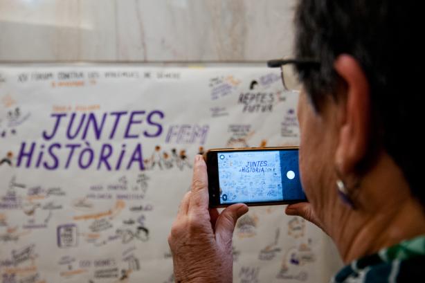 Mural elaborat per Clara-Tànit Arqué durant la taula rodona Juntes Fem Història el 9 de novembre a la Bonnemaison#FòrumViolències2019