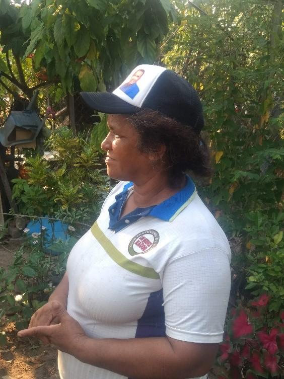 Foto d'una dona de perfil