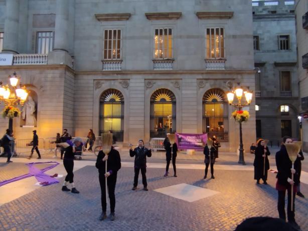 Nova concentració per visibilitzar i condemnar els feminicidis.