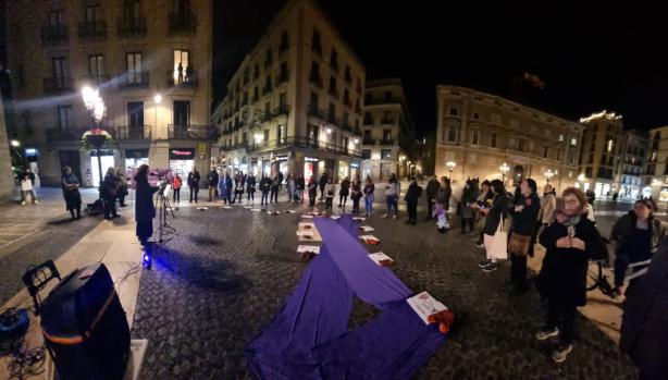 Prou Feminicidis: "Denunciem contundentment el terrorisme masclista!"