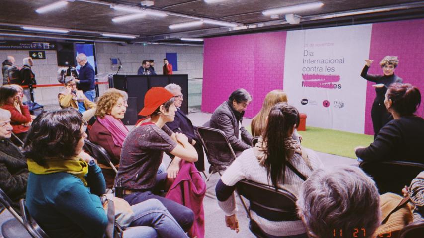 Monòlegs a la plaça contra les violències