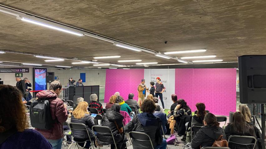 Monòlegs a la plaça contra les violències